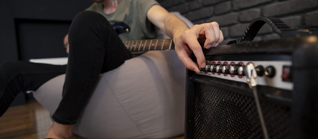 Pedaleira digital vs. analógica: qual a diferença na prática?